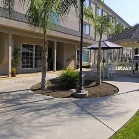 Holiday Inn Express & Suites TULARE by IHG
