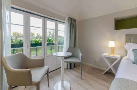 Ver Belém Suites Отели рядом с достопримечательностью «Jardim da Praca do Imperio»