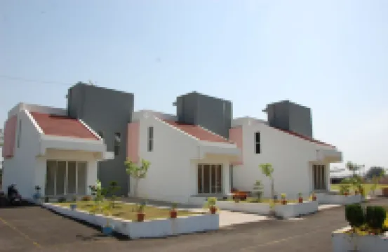 โรงแรมอินเวนทรี, หินเจวดี