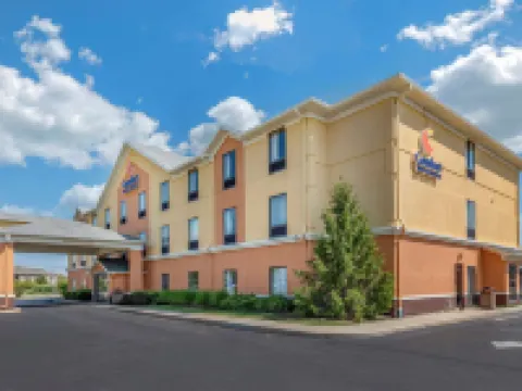 Comfort Inn & Suites Hotels in Muncie