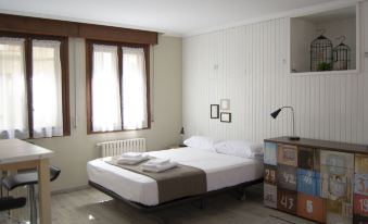 Tres Puentes Anguiano Apartamentos y Hostal