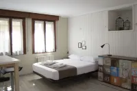 Tres Puentes Anguiano Apartamentos y Hostal - Homestays