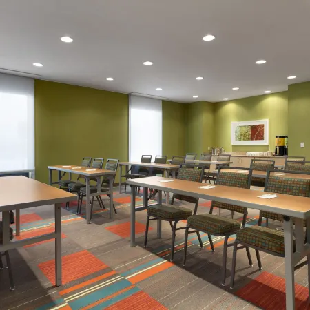 Home2 Suites by Hilton Champaign / Urbana