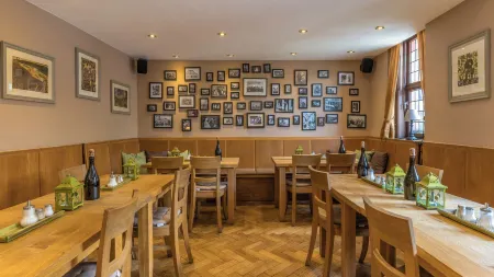 Weinhotel des Riesling Zum Grünen Kranz Отели в г. Бинген-на-Рейне