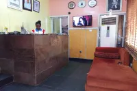 퍼스트 로렐 호텔 & 스위트