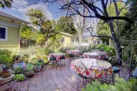 Secret Garden Inn & Cottages