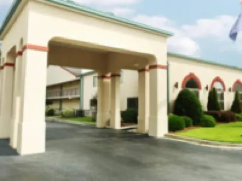 Days Inn & Suites by Wyndham Columbia Airport Hotels in West Columbia