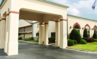 Days Inn & Suites by Wyndham Columbia Airport