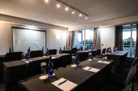 Dolphin Beach Hotel Self Catering Apartments Hotels in Bloubergstrand