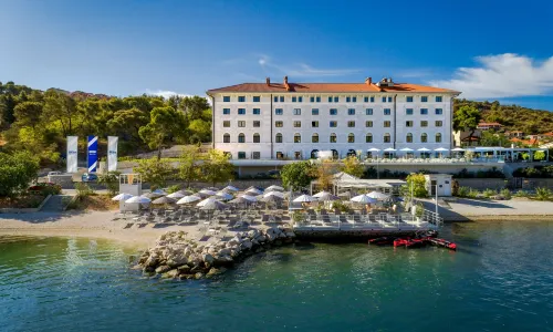 特羅吉爾布朗海灘旅館