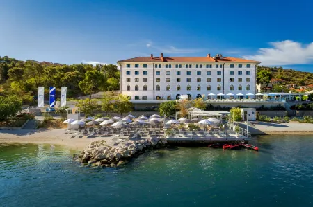 Hotel Brown Beach House & Spa Отели в г. Трогир