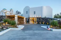 Oia Suites Hotels in Finikia