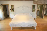 Manoir de la Basse-Cour فنادق في Solesmes