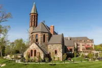 The Abbey Inn & Spa Отели рядом с достопримечательностью «Плейн»