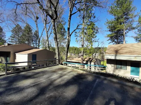 Alta Sierra Village Inn Отели в г. Колфакс