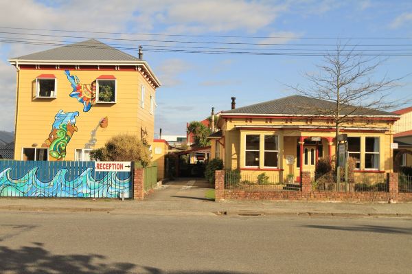 Bazil's Backpackers BBH Hostel & Surf School