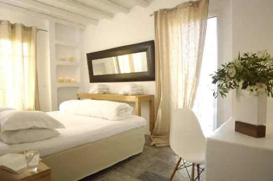 Kapetan Tasos Suites