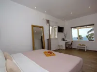 Only Yours , Mykonos - Private Pool & Sea View Suites Near Scorpios Hotel berhampiran Pantai Paraga