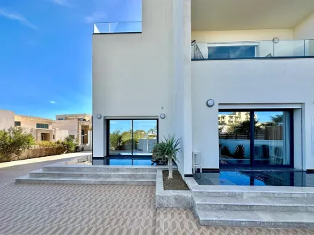 Gammarth Touristique Piscine Commune Bord de Mer Отели в г. Гаммарт