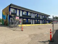 Riverside Motel - parking