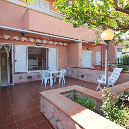 Villetta Santa Lucia Con Patio e Giardino by Wonderful Italy