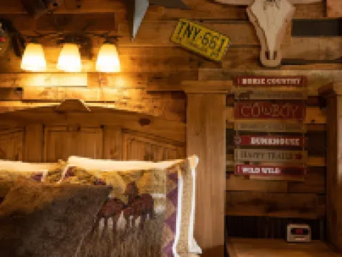 Flat Creek Lodge Hotels in Stone County