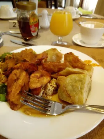 Owu Crown Hotel - Deluxe Twin Bed Room