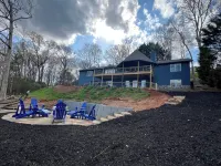 Luxury Lakefront Chatuge, 5 Beds 3 Bath, 2 Kitchens, Free WiFi, Sleeps 12 & Dock