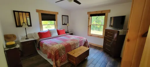 Cozy new built home for 2, country living with city near by