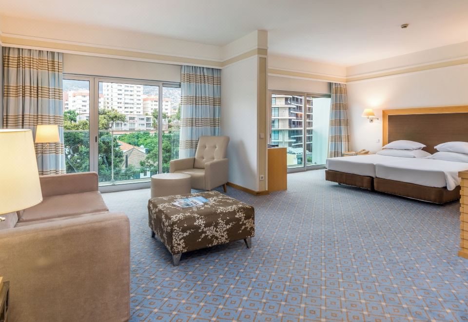 2. 페스타나 칼튼 ..