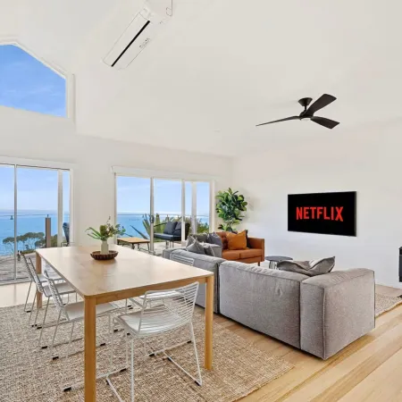Clifftop Luxury with Spectacular Ocean Views