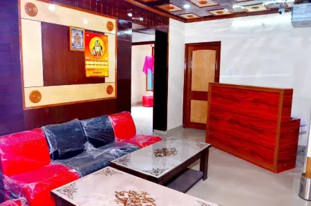 Shining Star Отели рядом с достопримечательностью «Kotkhai Palace»