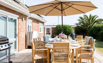 Beach House for 10 with Hot Tub & Garden