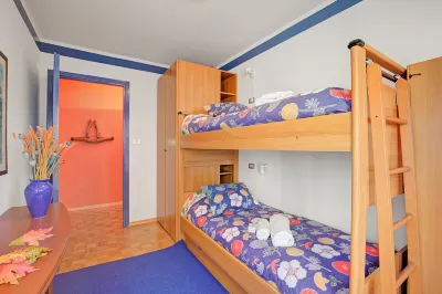 Appartamento Fraiteve Ski In Ski Out 300m - Happy Rentals Hotels near Via Lattea