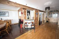 Quirky Apt - Sleeps 6 - Coastal Area - Parking Hotels in Youghal