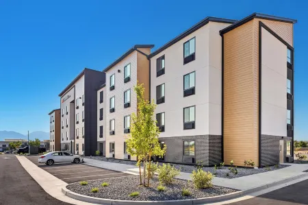 LivAway Suites Seattle-Renton Отели в г. Брин Маур-Скайуэй