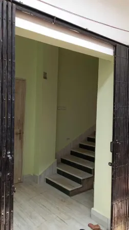 PRIME INN GUEST HOUSE Отели рядом с достопримечательностью «ISKCON, Math Chowmuhani»