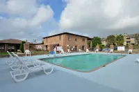 Super 8 by Wyndham Universal City - プール