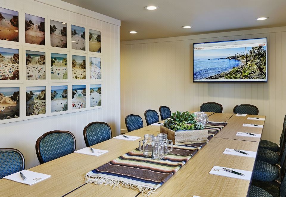 라구나 비치 하우스의 야외 수영장 전경