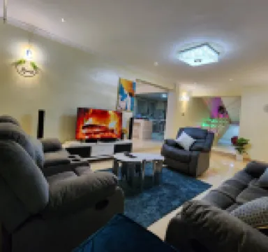 Lux Suites Vacanza Homes Nakuru