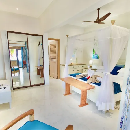La Petite Maison and Sea Splash