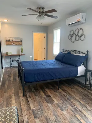 Bourbon Oak Hideaway 2 offers a 2 bed 2.5 bath apartment in historic Bardstown.