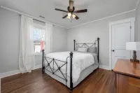 Charming 3BR 2BA Fully Renovated near DWNTN & MTSU Walgreens附近的飯店