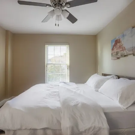 Olathe Sleeping Beauty 3Bdr and 2 Baths. Long Stay