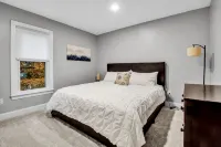 Fully renovated house in a highly walkable neighborhood; close to all!