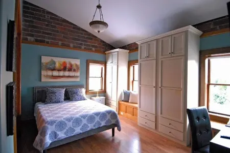 Unique Craftsman Style Loft Downtown Bloomington