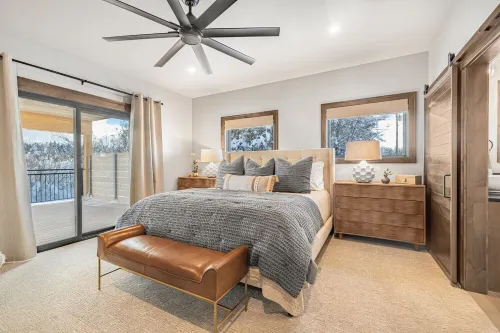 Luxury Waterfront - Private beach, hot tub, movie room, wheelchair accessible