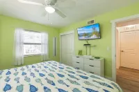 Coastal Getaway Retreat –Steps to the Beach! 2BR/1BA. Sleeps 4. In 4-Plex. Pool