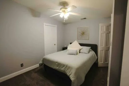 The Rest Stop - Downtown Chillicothe, OH Отели рядом с достопримечательностью «Адена Стейт Мемориал»