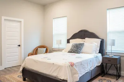Spacious 3-Bedroom Home with Comfort & Convenience - Family Friendly Hotels near Kyle Crossing